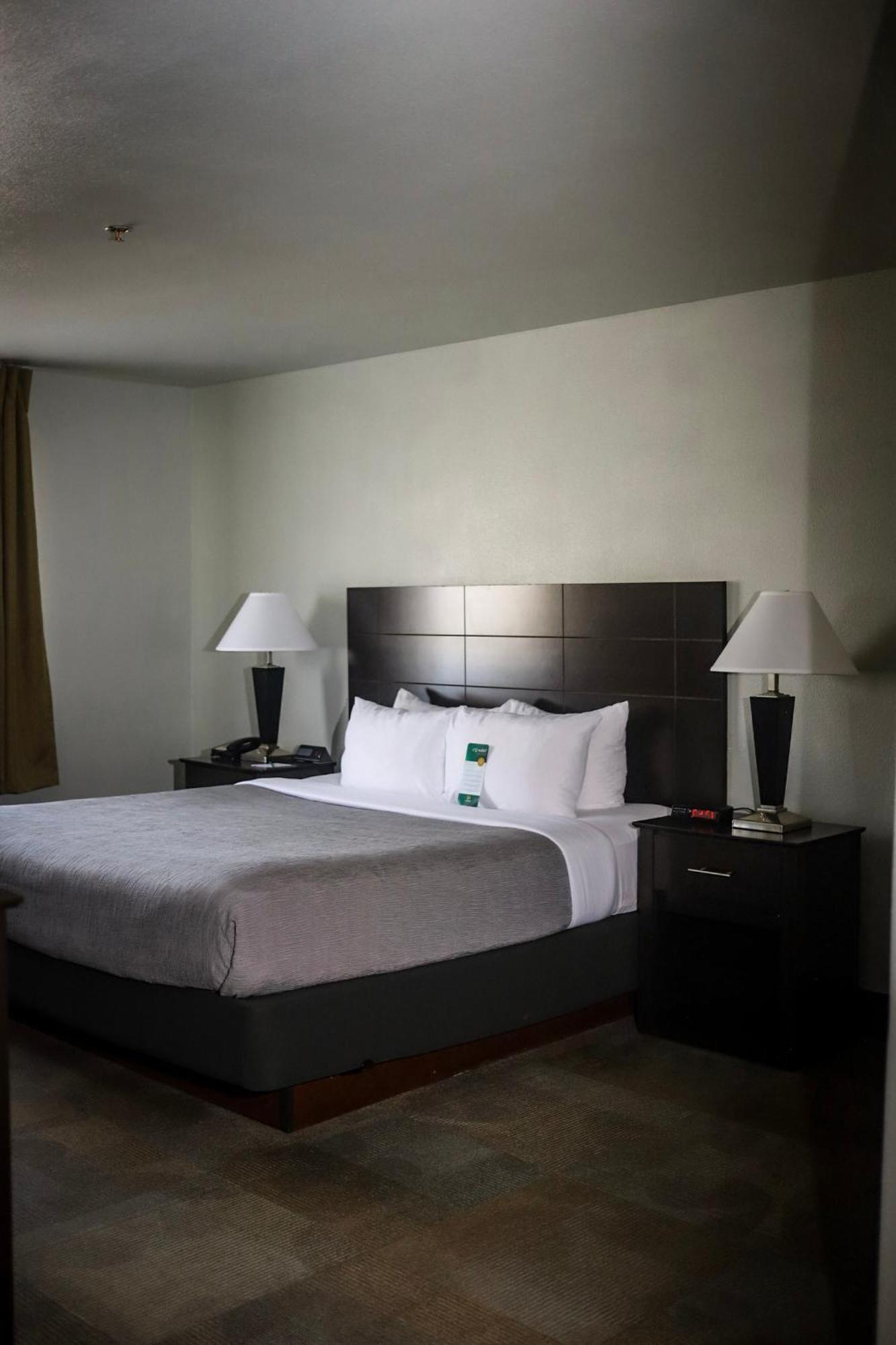 Quality Inn Airport Колорадо-Спрингс Экстерьер фото