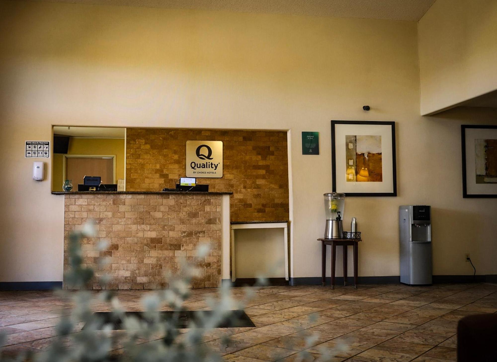 Quality Inn Airport Колорадо-Спрингс Экстерьер фото